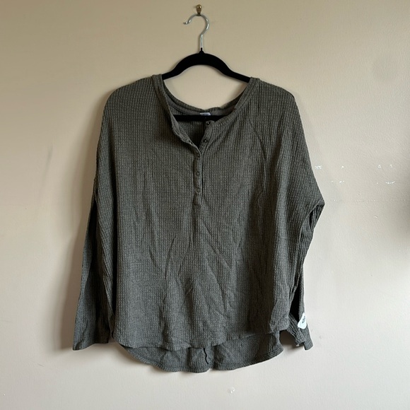 Old Navy Tops - Old Navy olive green long sleeve sweater L